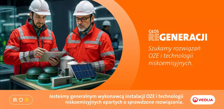 Baner reklamowy Veolii z kampanii Głos Regeneracji – dwóch pracowników w czerwonych kombinezonach i kaskach Veolii analizuje modele instalacji OZE na tablecie. Hasło: Szukamy rozwiązań OZE i technologii niskoemisyjnych